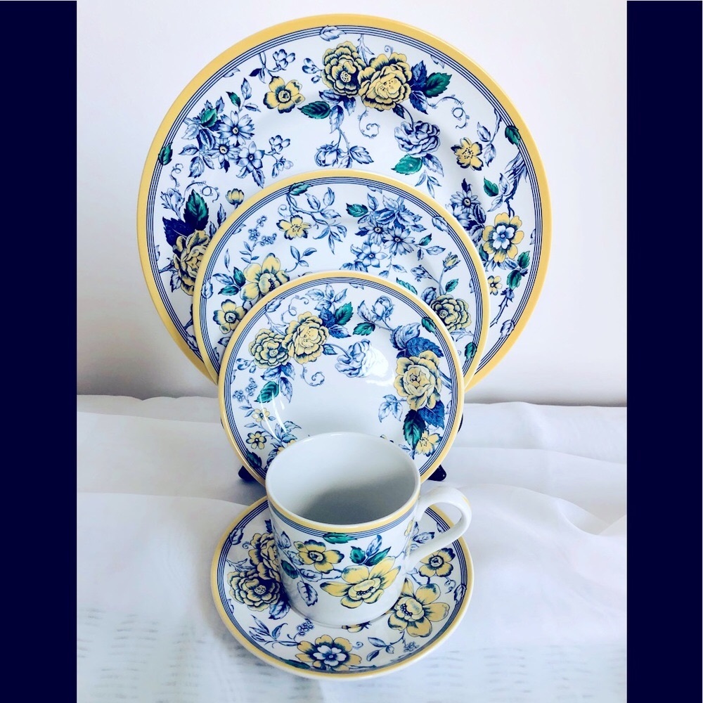 Burlington by Spode Country French Blue/yellow floral 4&5 Pc Place settings